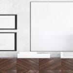 نموذج إطار أبيض فارغ PSD مجاني على طاولة خشبية.Free PSD blank white frame mockup on wooden table.
