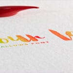 شعار فني قابل للتعديل PSD mock up
